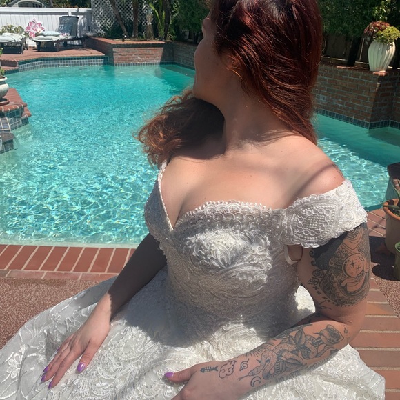 Gorgeous Wedding dress - Picture 4 of 16